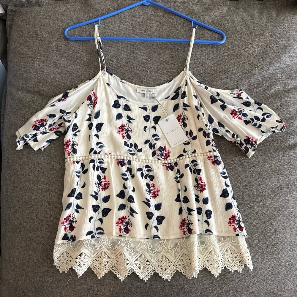 Skies Are Blue Floral Langlock Cold Shoulder Top - Small - NWT